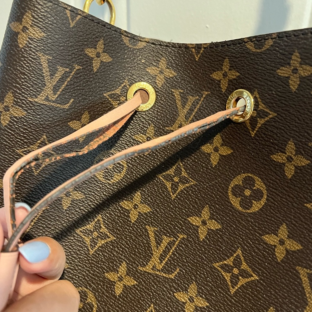 Louis Vuitton Neonoe Shoulder Bag with Monogram Canvas - Picture 5 of 14